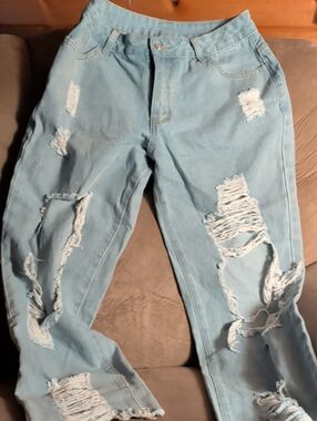 Light Wash Distressed Ripped Jeans - style:MOM